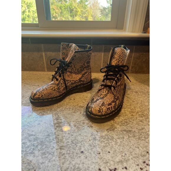 Dr. Martens Vintage 1460 Pascal Snakeskin Print 8 Eye Lace Up Boot Women 7 Men 5 - Picture 3 of 6